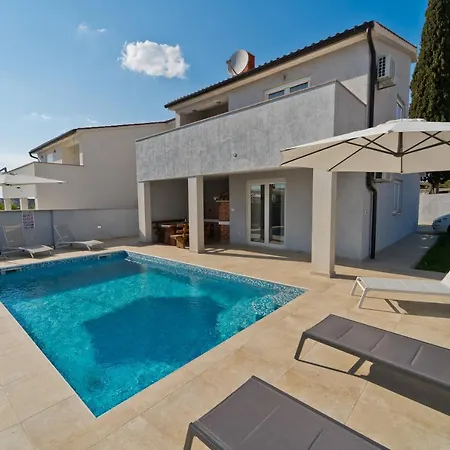 Nal With Private Pool Near * Pula