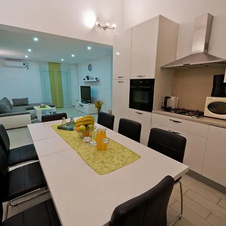 Villa Nal With Private Pool Near *